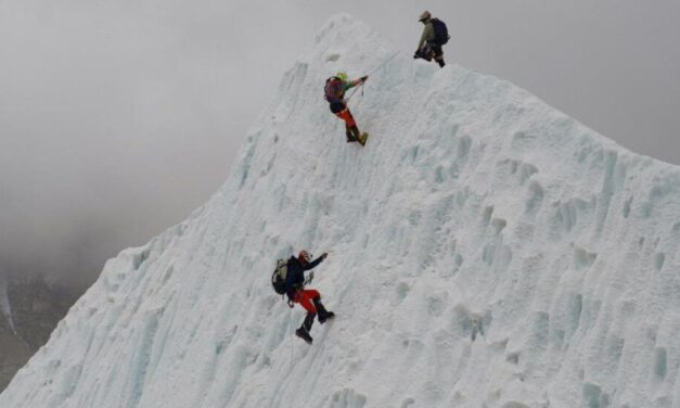 274 alpinistas hicieron cumbre en el Everest en solo 24 horas