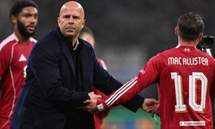 Bomba en Liverpool: echaron a Arne Slot, el DT de Alexis Mac Allister