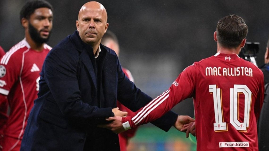Bomba en Liverpool: echaron a Arne Slot, el DT de Alexis Mac Allister