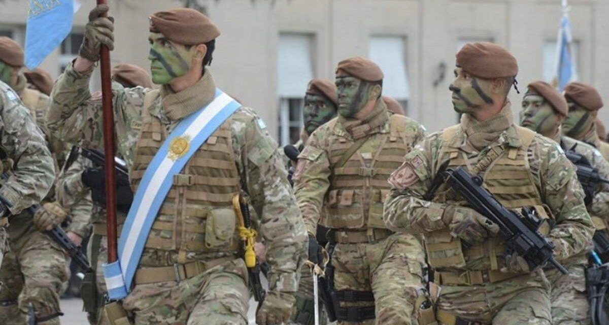 El gobierno de Javier Milei asigna fondos de privatizaciones y bienes estatales a Defensa, Fuerzas Armadas y reequipamiento militar