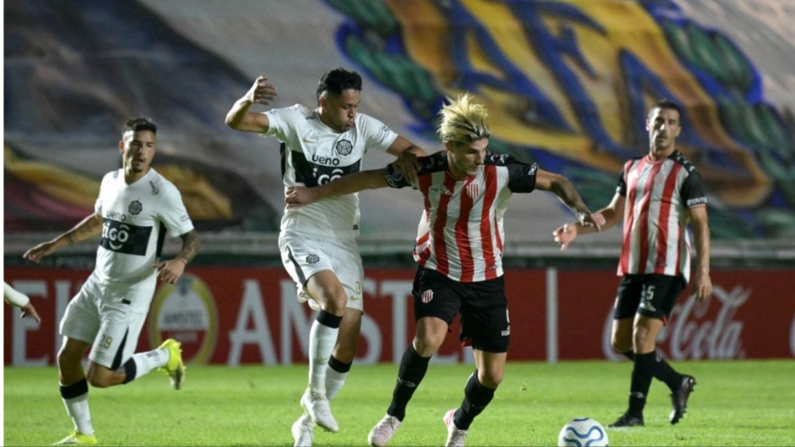 Copa Sudamericana: Olimpia remontó y hundió a Barracas Central