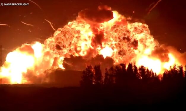 Impactante explosión de un cohete de Blue Origin durante una prueba de motores