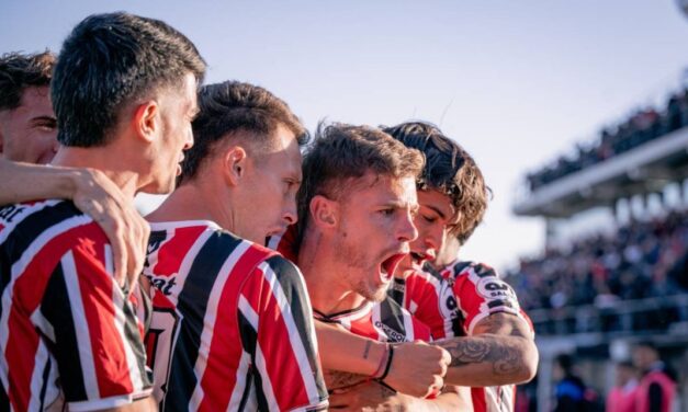 El club de barrio con la camiseta más linda del mundo, que fue campeón de Primera y bailó al Bayern Munich