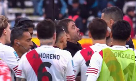 ¡Explotó el Chacho Coudet! rechazó la medalla y estalló contra los árbitros: «Ya van tres veces que me cagan en una final»