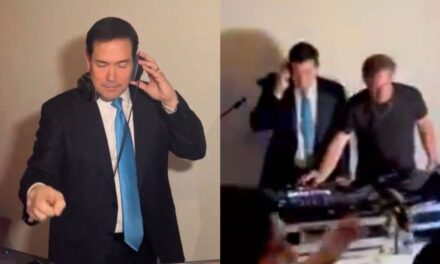 El video del secretario de Estado haciendo de DJ que divide a EEUU