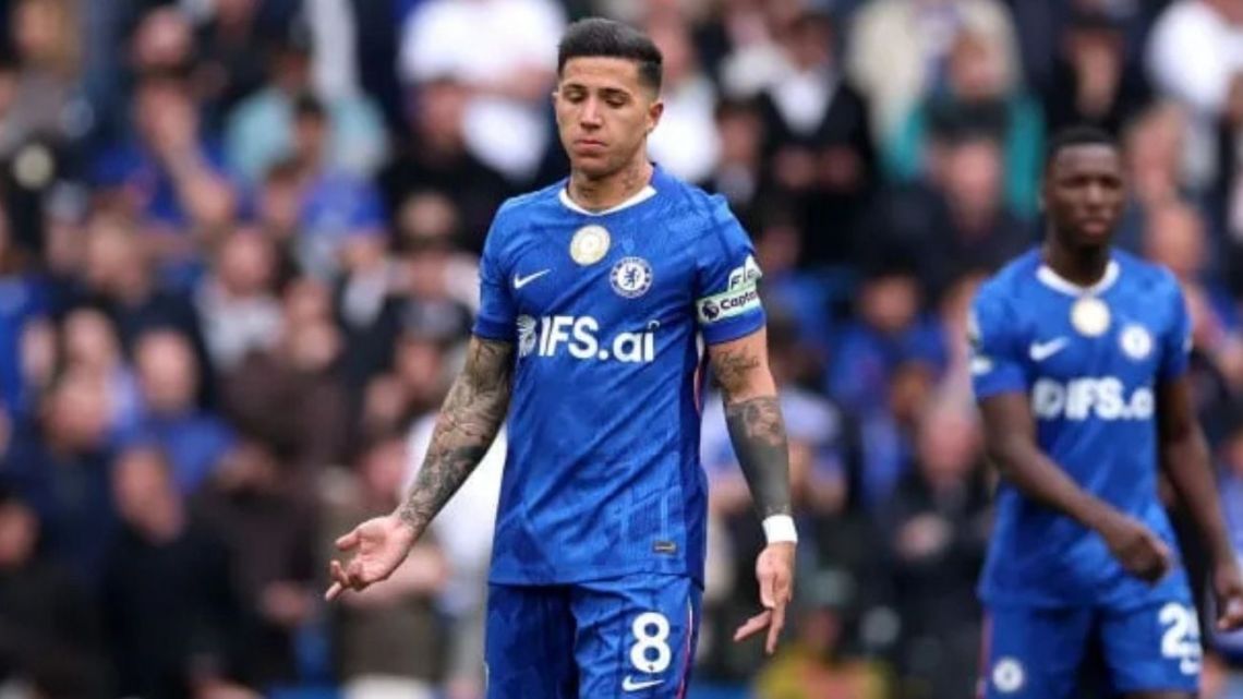 El Chelsea de Enzo Fernández se hunde: dura derrota ante el Forest y el sueño de la Champions 2027 se desvanece
