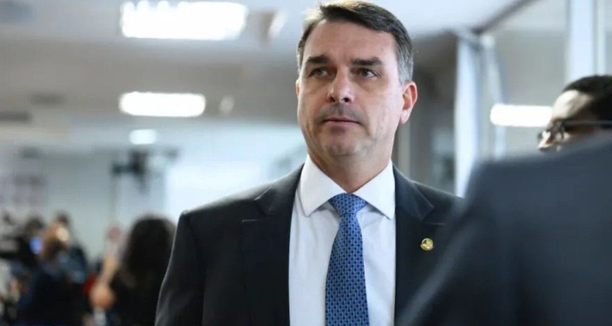 Flavio Bolsonaro admite haberse reunido con un banquero acusado de fraude