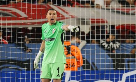 Armani volvió al arco de River, pero Bragantino le amargó la fiesta con un gol tempranero