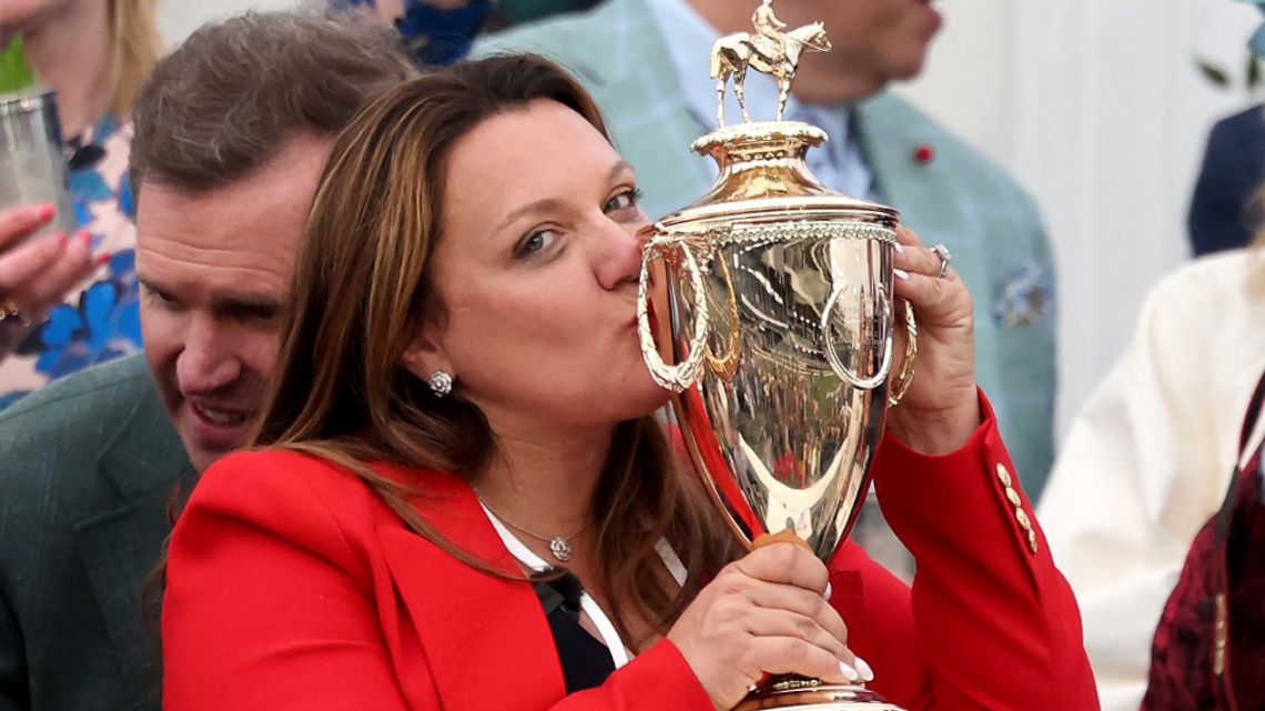 Cherie DeVaux lo hizo: con Golden Tempo es la primera mujer entrenadora que gana un Kentucky Derby en 152 años