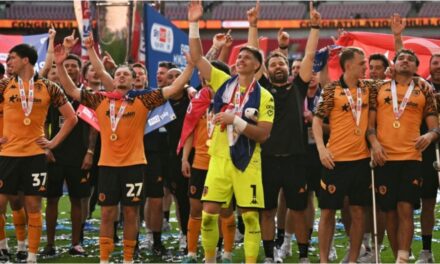 Hull City metió un agónico triunfo y ascendió a la Premier League luego de casi una década