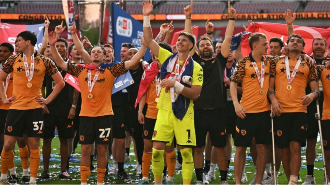 Hull City metió un agónico triunfo y ascendió a la Premier League luego de casi una década