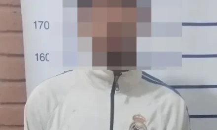 Lo acusaron de manosear a dos mujeres y cayó cuando escapaba en colectivo