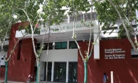 Paro universitario: padres analizan sacar a sus hijos de colegios preuniversitarios y llevarlos a privados
