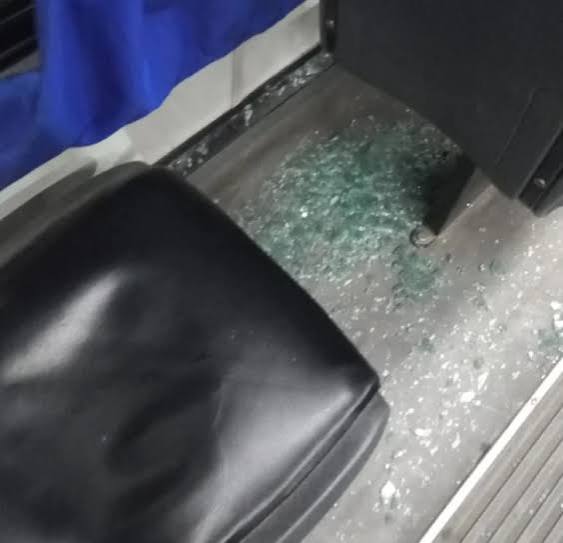 Ataque a un colectivo en Pocito: Rompieron la luneta de un interno con pasajeros a bordo