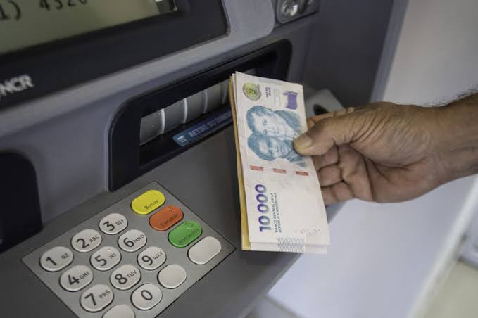Sueldos con aumento y aguinaldo confirmado: las fechas clave para los estatales
