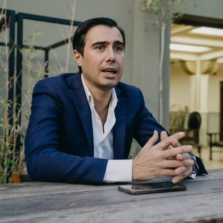 Luis Rueda ve “necesaria” una mesa de diálogo con libertarios para vencer al kirchnerismo