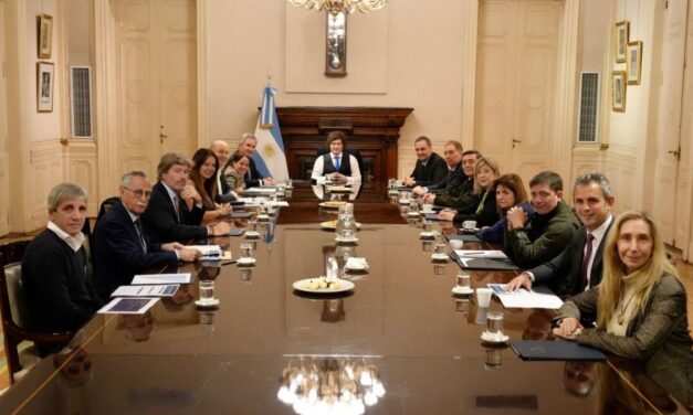 Javier Milei reunió al Gabinete y volvió a respaldar a Manuel Adorni en medio de la crisis interna