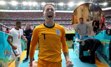 Jordan Pickford, arquero de la selección inglesa, quedó en el ojo de la tormenta tras ser visto de fiesta en un club nocturno
