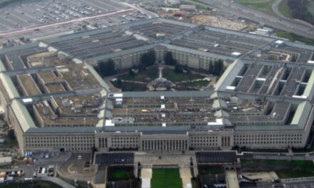 El Pentágono selló acuerdos con siete empresas tecnológicas para integrar inteligencia artificial en operaciones militares secretas