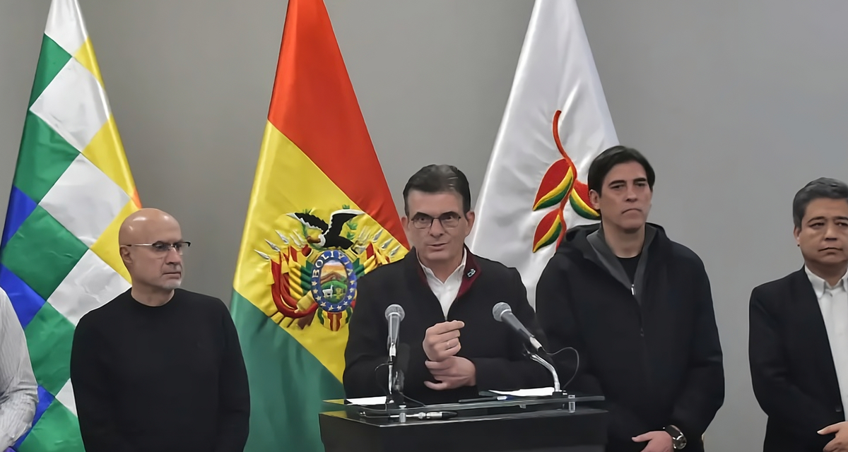 En medio de la crisis en Bolivia, el presidente anunció una reorganización de su Gabinete
