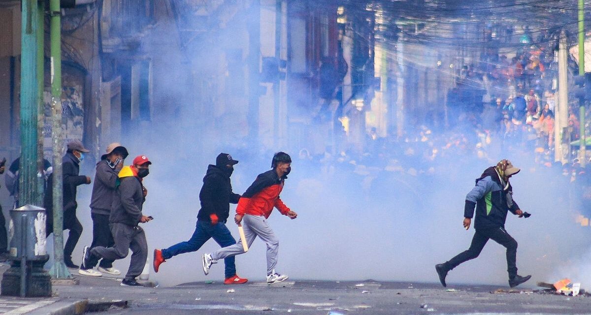 Manifestantes exigen la renuncia de Rodrigo Paz en medio de crisis económica