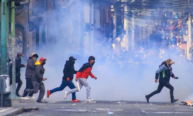 Manifestantes exigen la renuncia de Rodrigo Paz en medio de crisis económica