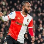 Raheem Sterling, estrella del fútbol inglés, chocó su auto de lujo y fue detenido bajo sospecha de conducir drogado