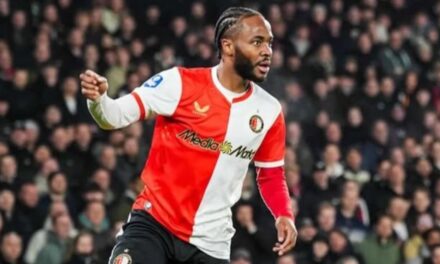 Raheem Sterling, estrella del fútbol inglés, chocó su auto de lujo y fue detenido bajo sospecha de conducir drogado