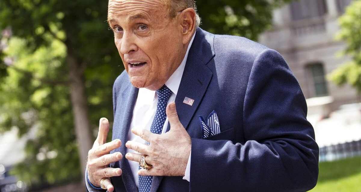Rudolph Giuliani fue internado y está en estado crítico pero estable