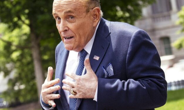 Rudolph Giuliani fue internado y está en estado crítico pero estable