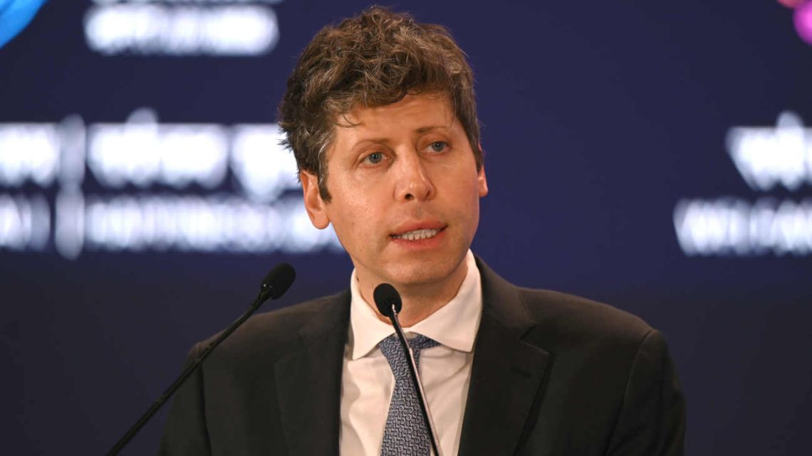 Sam Altman cambia el tono sobre la IA y anticipa un mundo donde la inteligencia se pagará “como la electricidad”