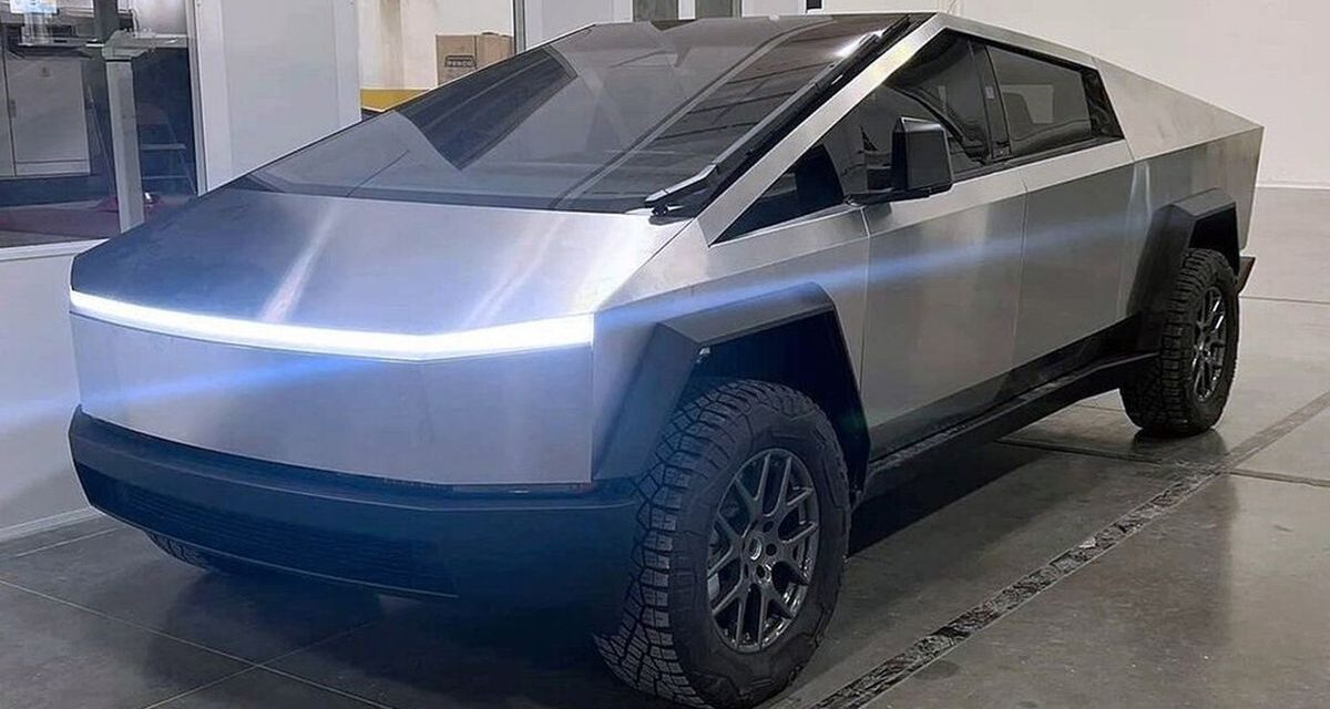 Cómo es el Cybertruck de Tesla, el super auto que tienen Coscu, Barbie Franco y un diputado de la LLA