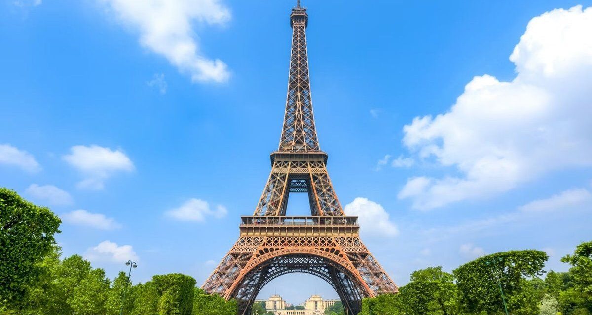Subastan un tramo de la escalera de la Torre Eiffel por €450.160