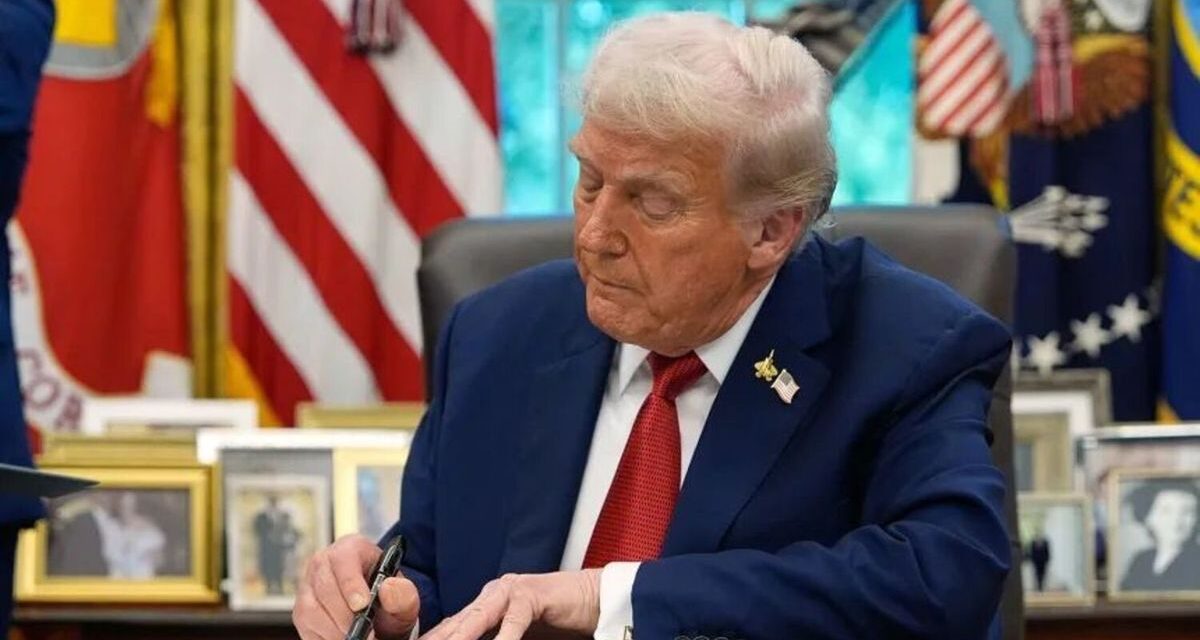 Donald Trump retrasa la firma de la orden ejecutiva para regular la IA, preocupado por la competencia con China