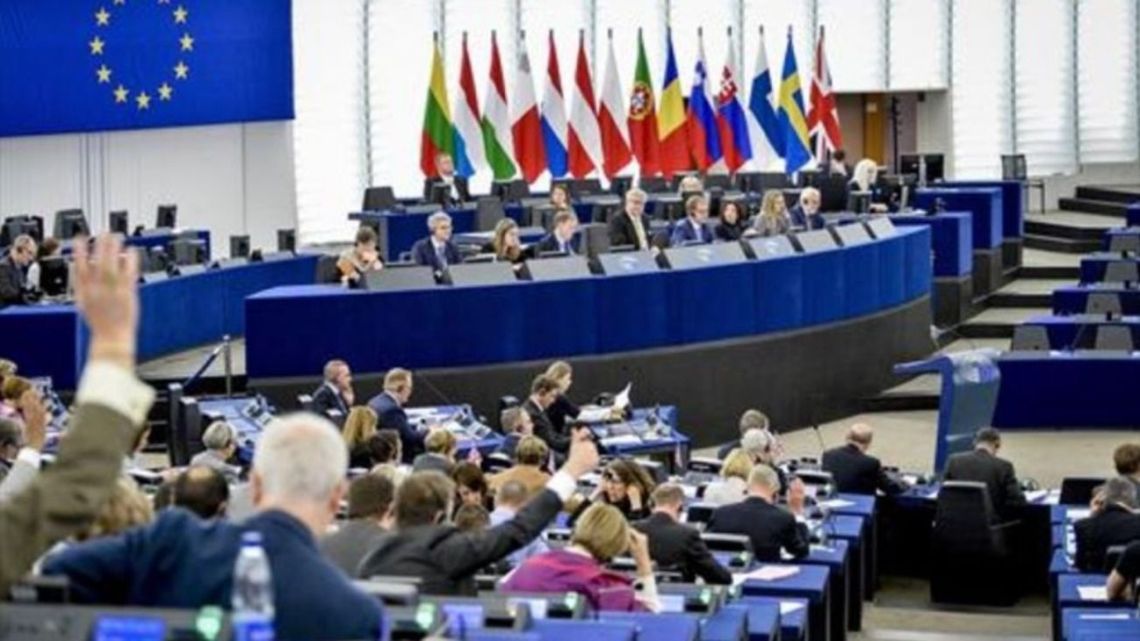 La Unión Europea destinará 63 millones de euros para impulsar la inteligencia artificial en sanidad y seguridad online