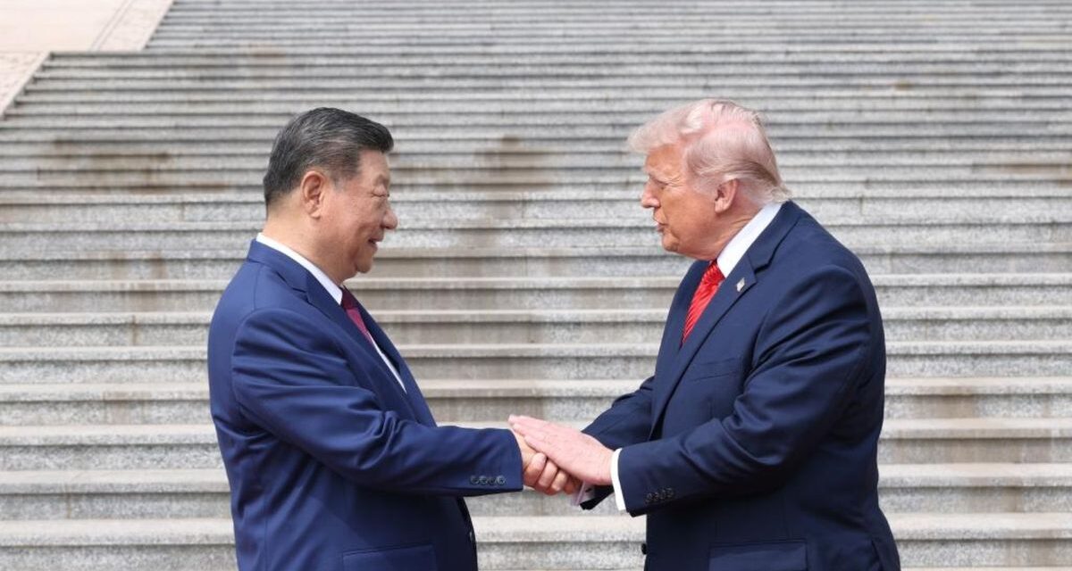 Donald Trump cerró su gira por China tras varios encuentros con Xi Jinping y regresa a Washington