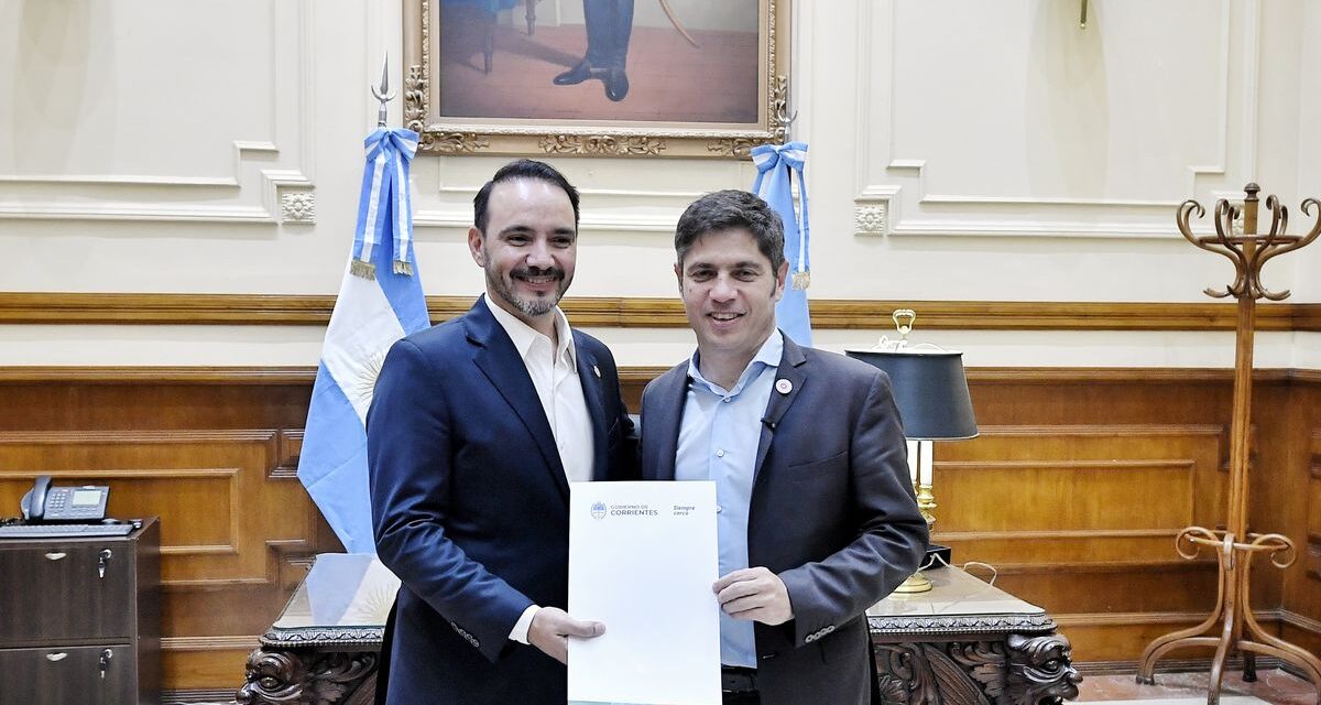 Axel Kicillof suscribió convenios de cooperación con el gobernador Juan Pablo Valdés