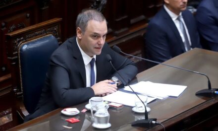 Manuel Adorni confirmó que irá al Senado en medio de la presión opositora por su declaración jurada