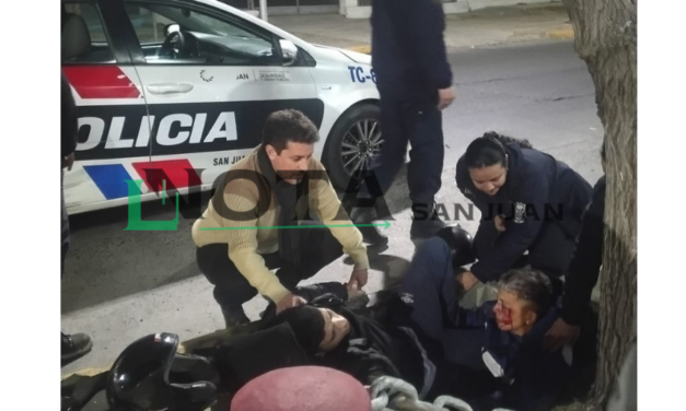 Grave accidente en Trinidad: mirá las imágenes de los jóvenes atropellados y asistidos tras el impacto