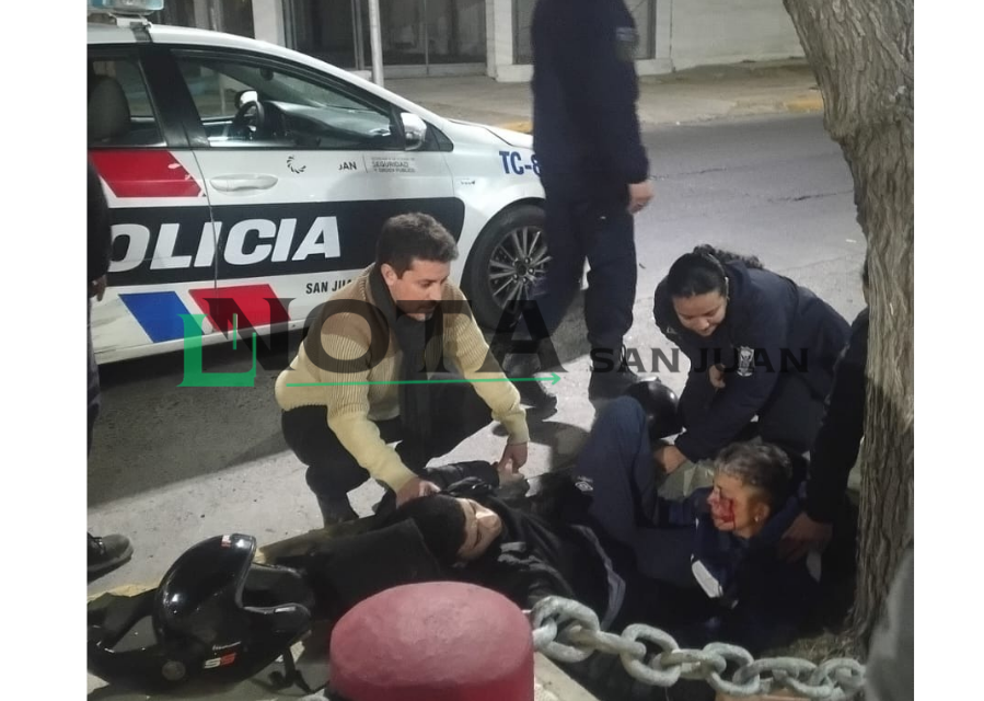 Grave accidente en Trinidad: mirá las imágenes de los jóvenes atropellados y asistidos tras el impacto