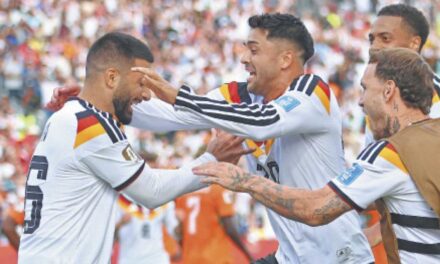 Alemania sufrió, pero ganó sobre la hora y clasificó