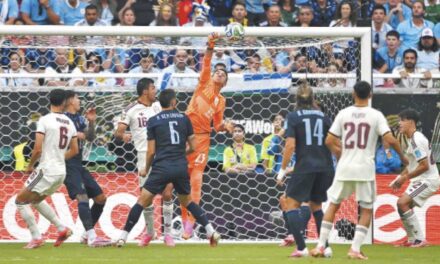 Muslera dejó afuera a Uruguay y Cabo Verde será el rival de Argentina