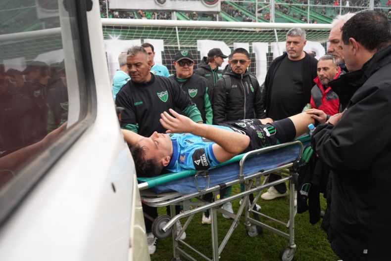 Petardazo y escándalo en Concepción: suspendido San Martín-Chicago tras la agresión al arquero visitante