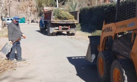 Villa Calingasta: realizaron operativos de limpieza en calles y barrios y anticipan nuevas intervenciones