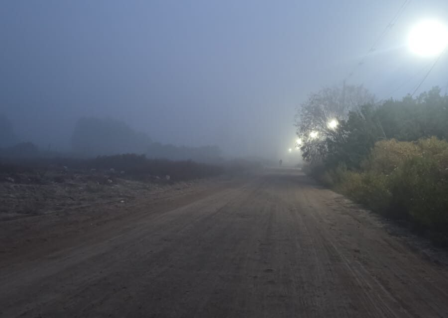 La niebla se adueñó de El Mogote y regaló una postal inusual en el este sanjuanino (vídeo)