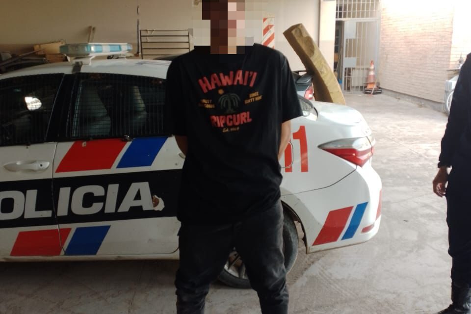 Le robó el celular a su novia y terminó detenido tras una aprehensión civil