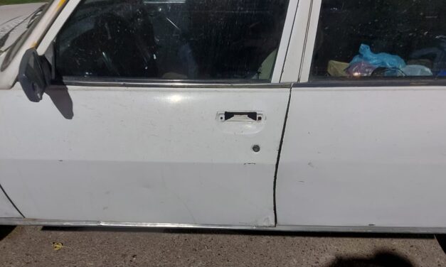 Sorprendido dentro de un auto: cayó cuando intentaba ponerlo en marcha