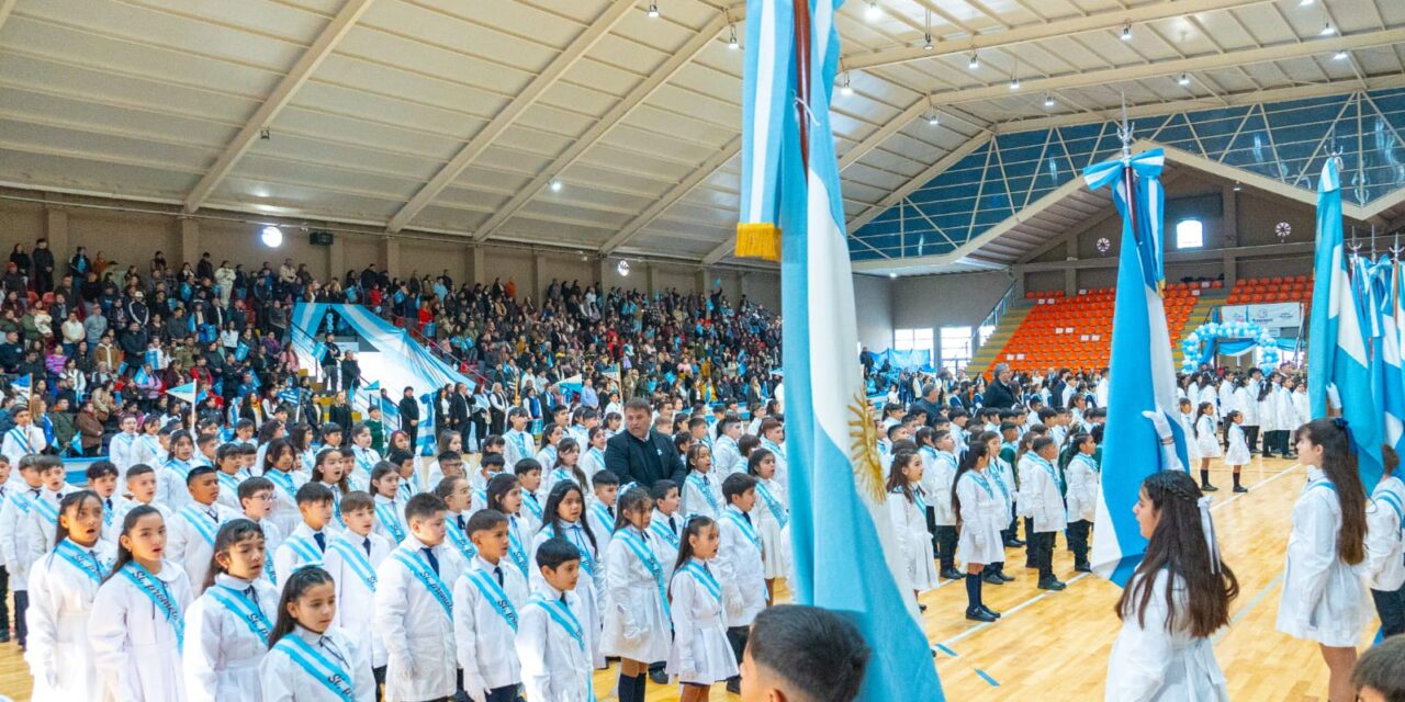 Más de 1.400 chicos de Rawson prometieron lealtad a la Bandera