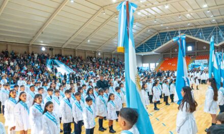 Más de 1.400 chicos de Rawson prometieron lealtad a la Bandera