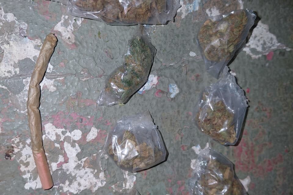 Demoraron a una menor con marihuana en Plaza Hipólito Yrigoye